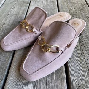 H&M Dusty Pink NWOT Chain Accent Suede Mules